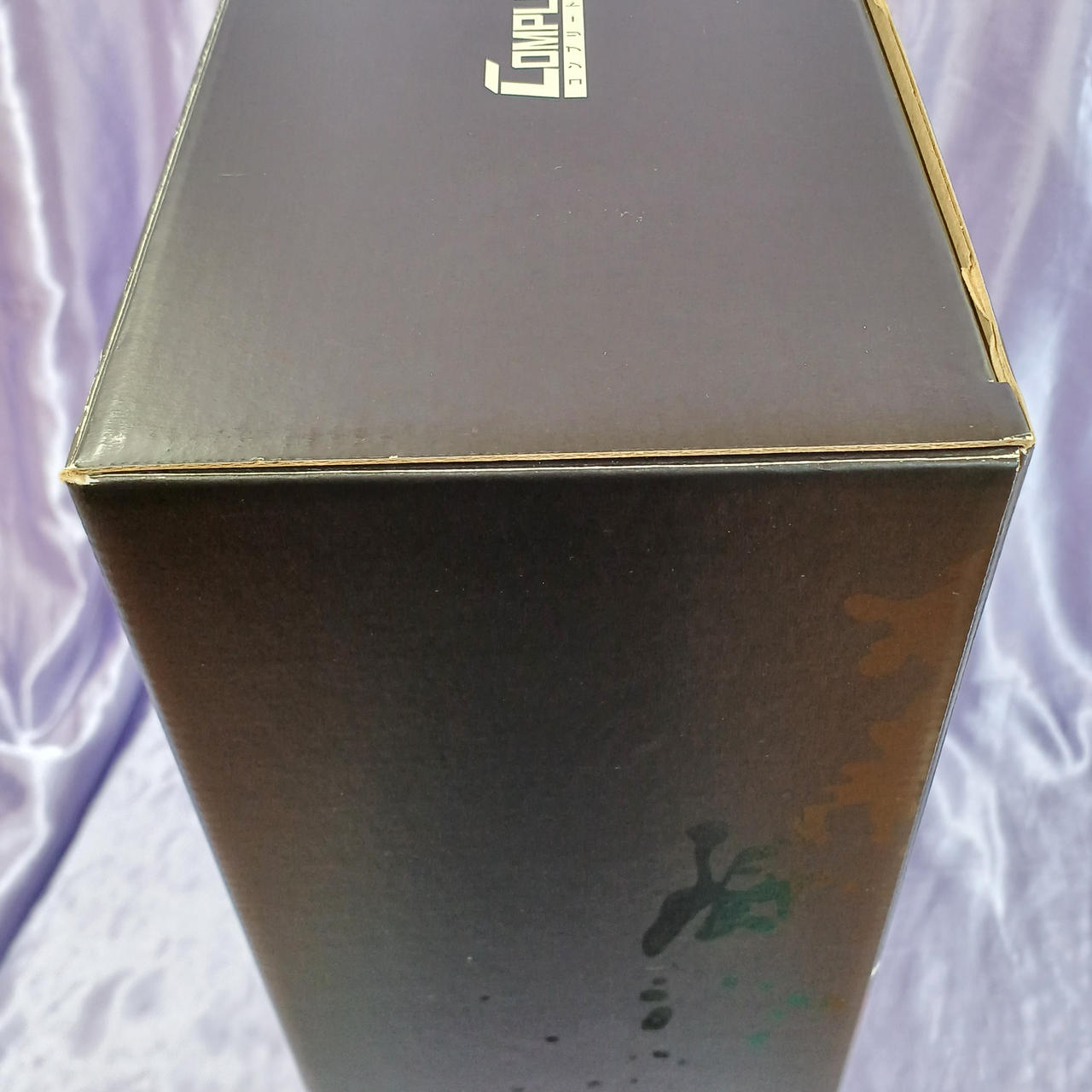 角傷みあります。