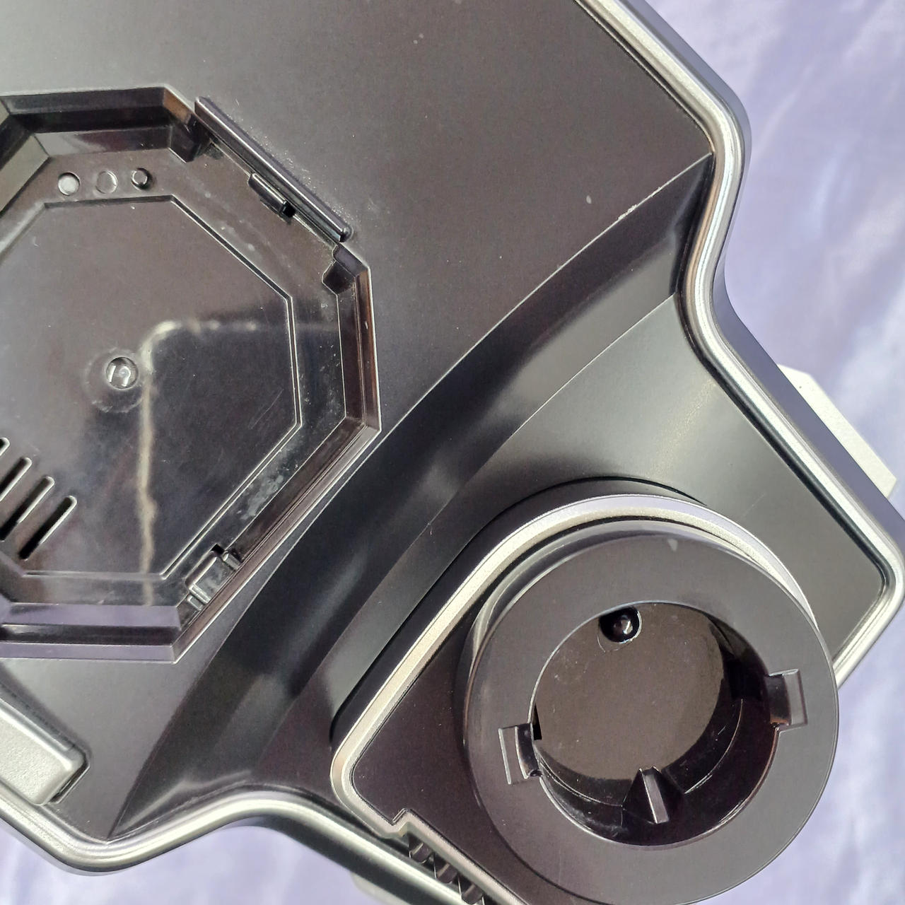 スレキズ・塗装削れあります。