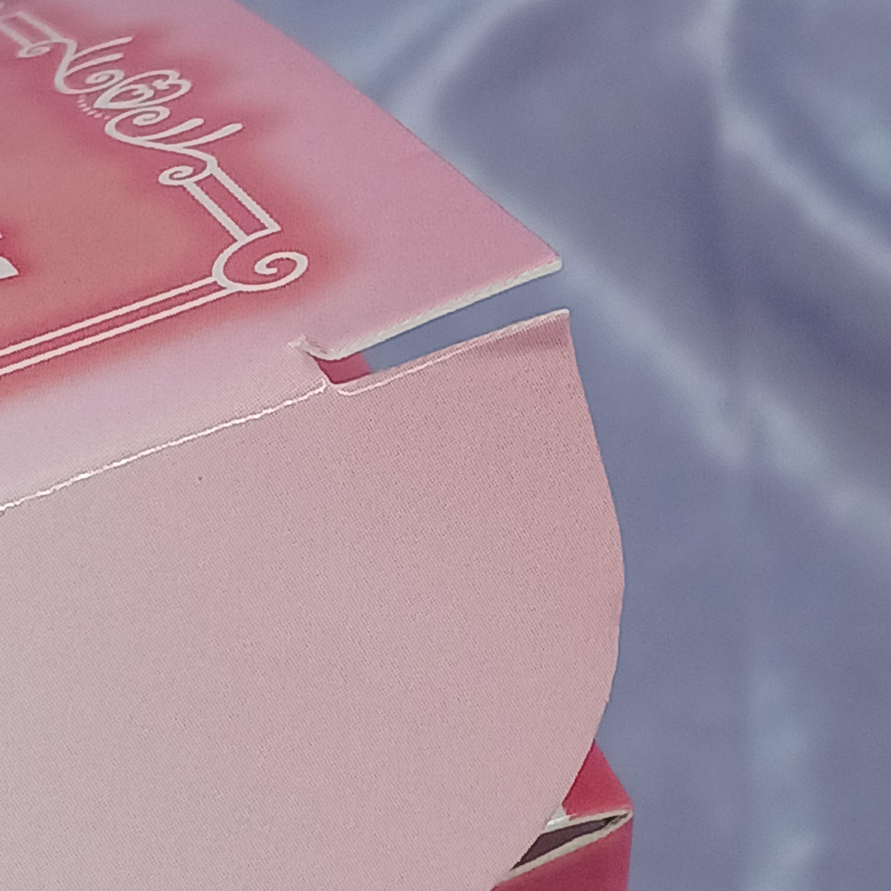 箱傷みあります。