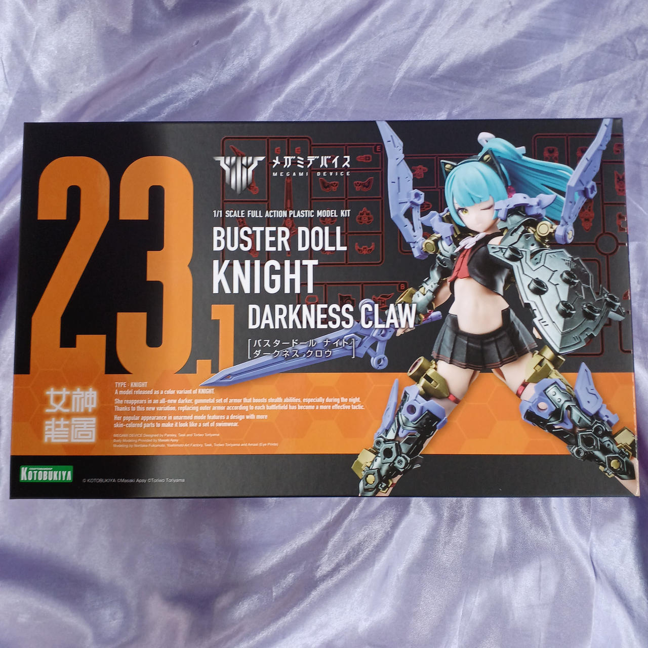 全体的に細かなスレキズ・汚れあります。