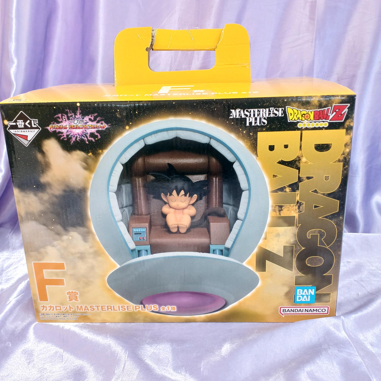 箱イタミ、持ち手の部分破損しています。