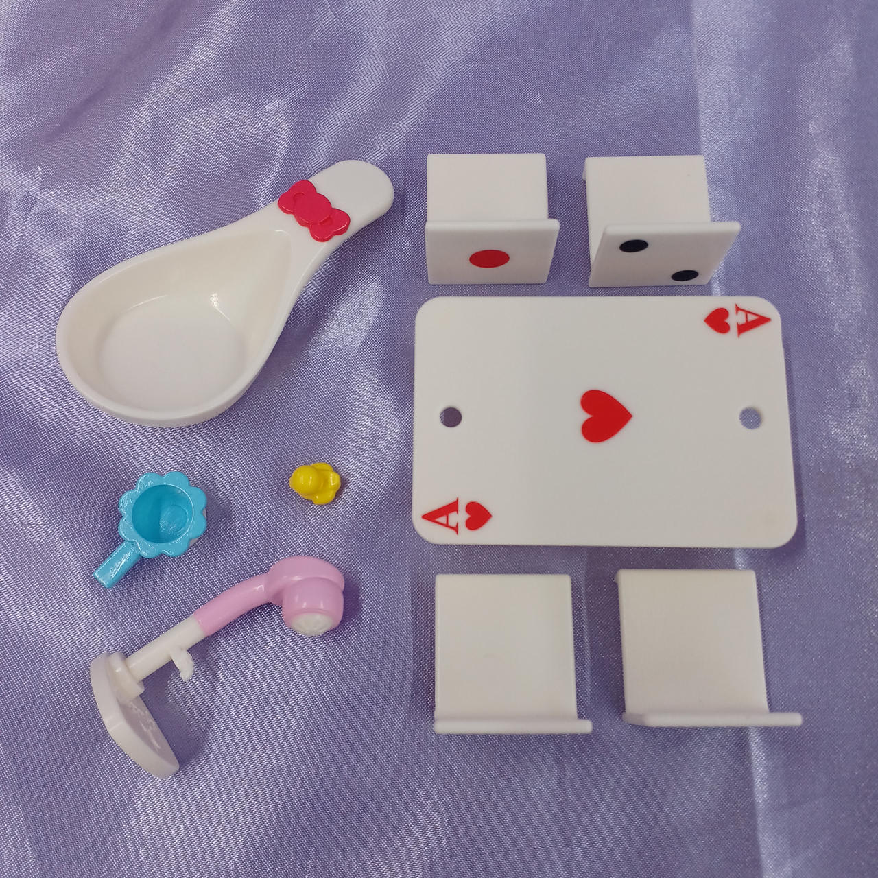 ケーキ・おにぎり・パスタ・お皿なしです。