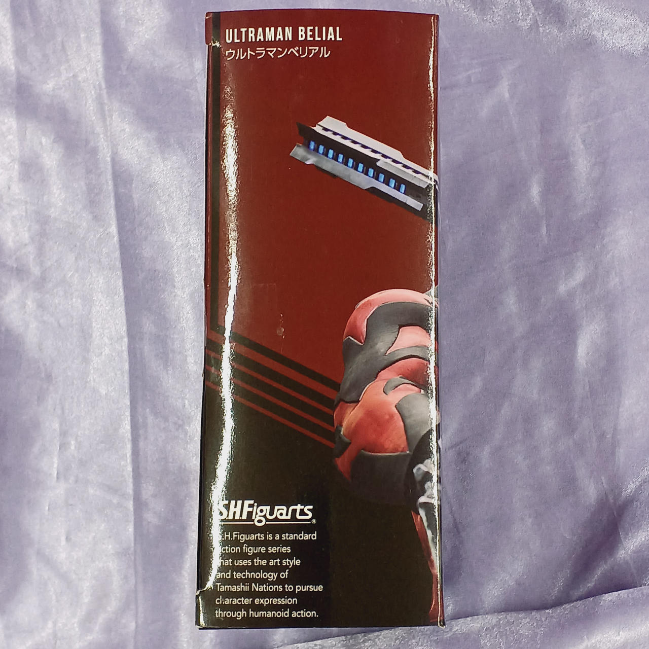 箱スレキズあります。