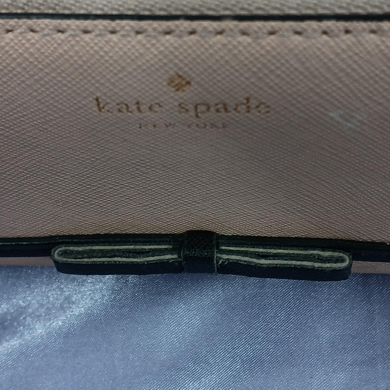 リボンの縁剥がれあり