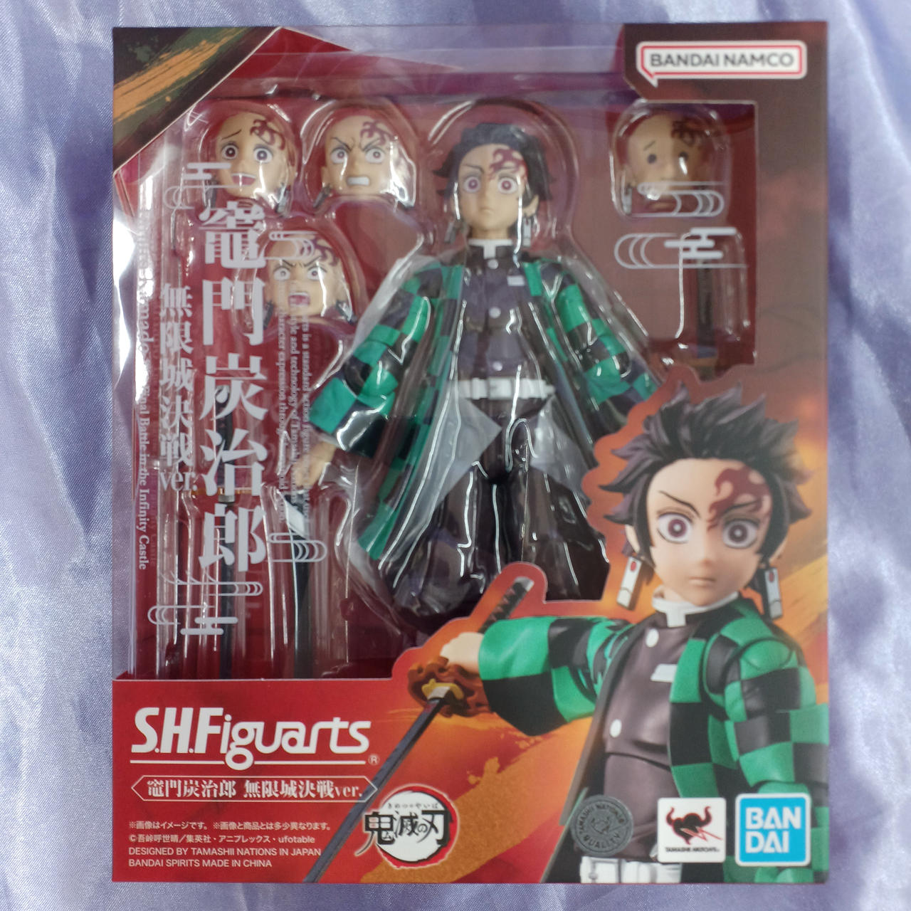 未開封、全体的に細かなスレキズあります。