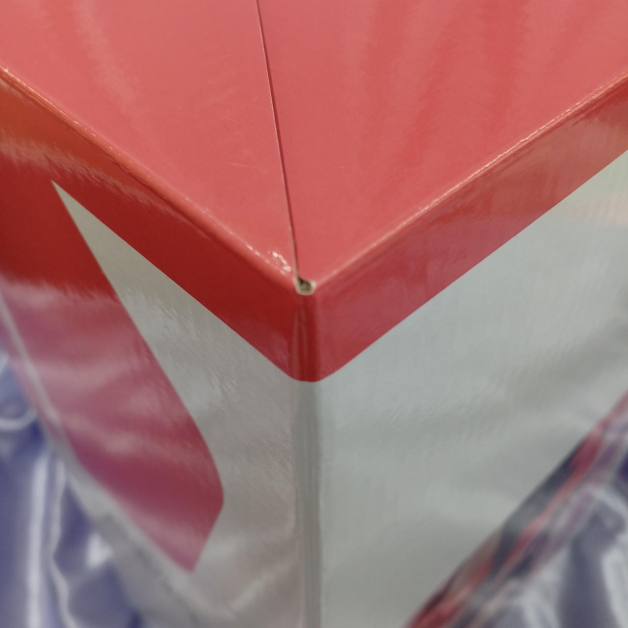 角傷みあります。