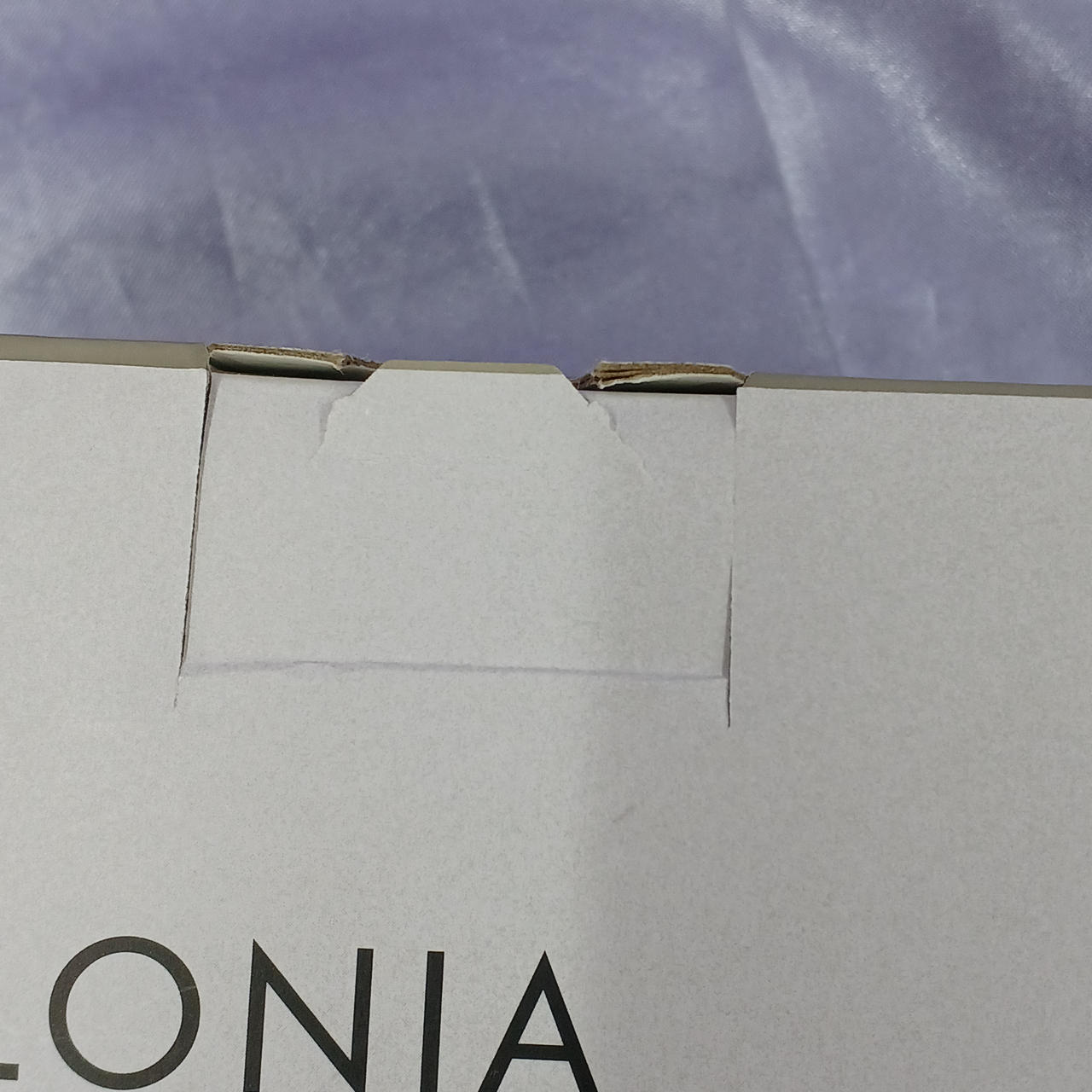 箱傷みあります。