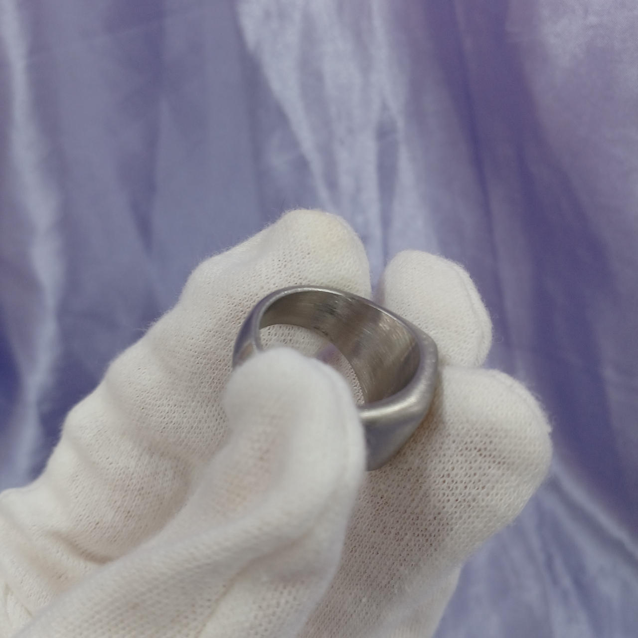 スレキズ、汚れあります。