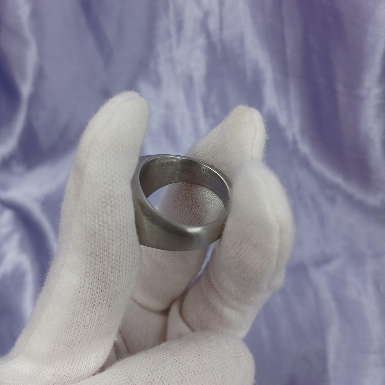 スレキズあります。