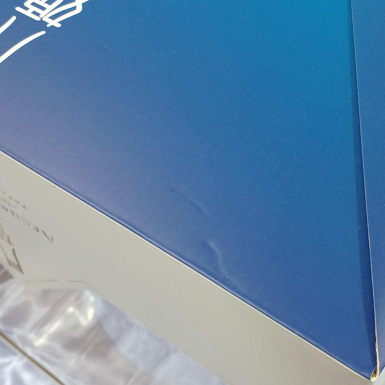 箱傷みあります。