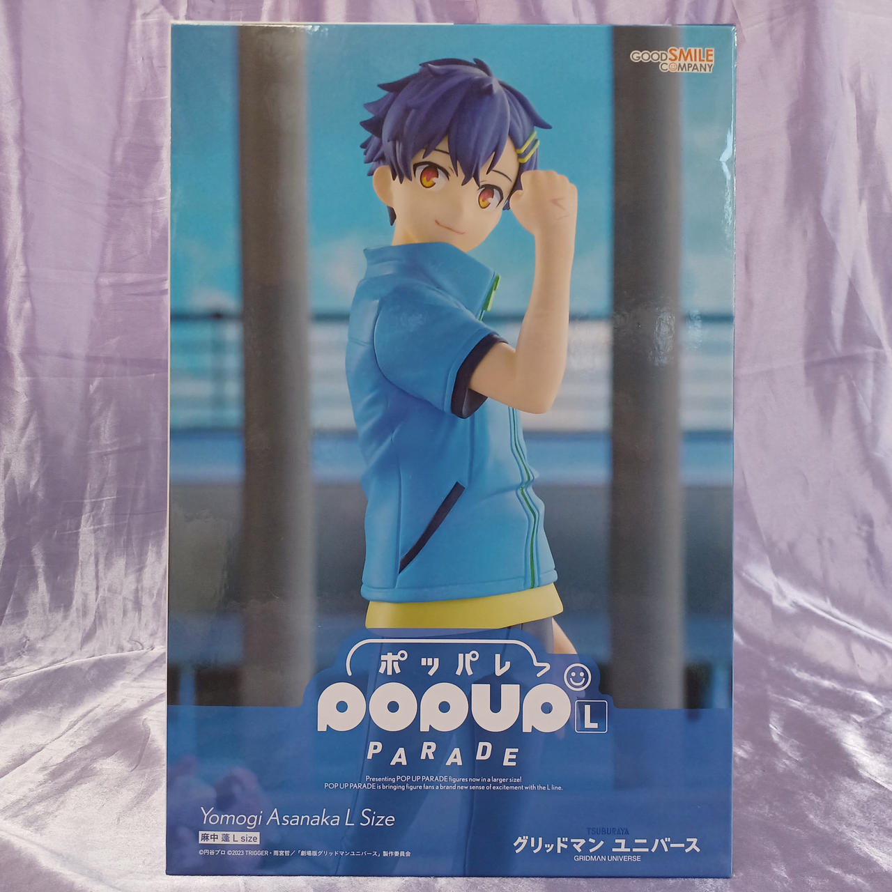全体的に細かなスレキズ・汚れあります。