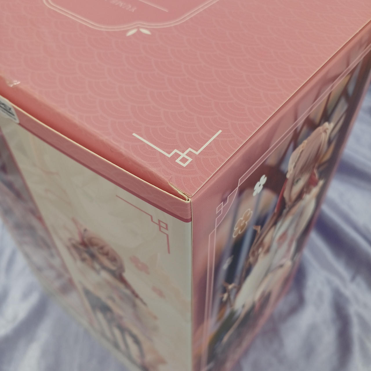 角傷みあります。