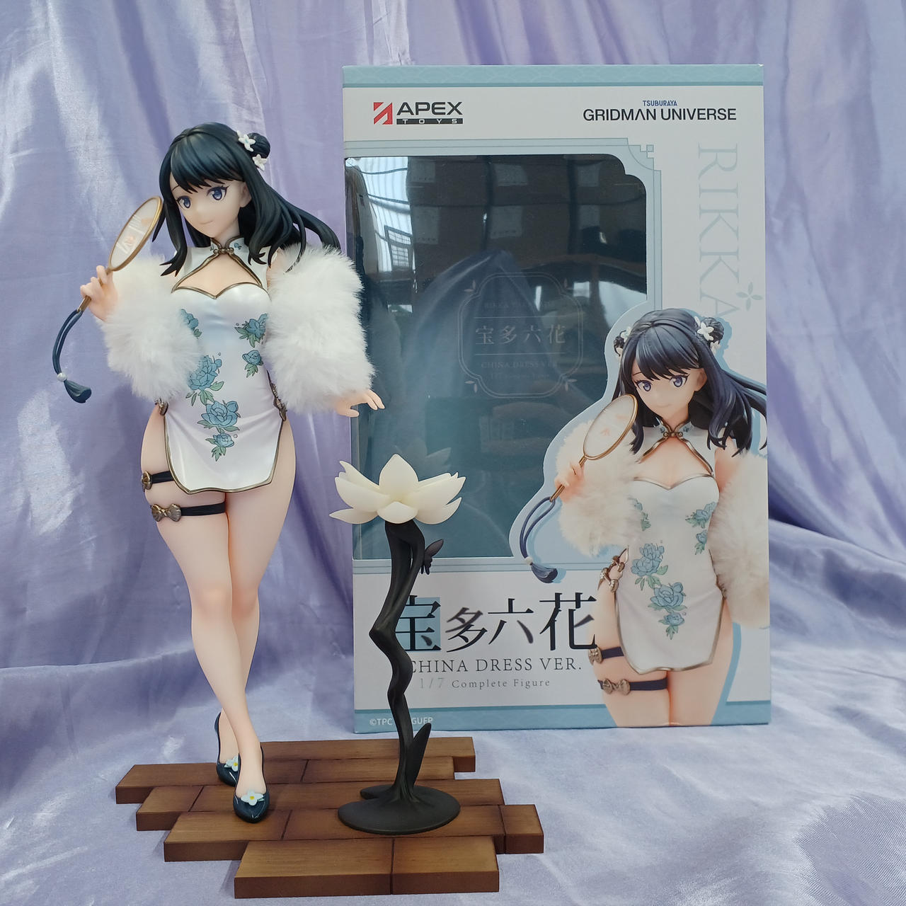 開封品、全体的にスレキズ・汚れあります。