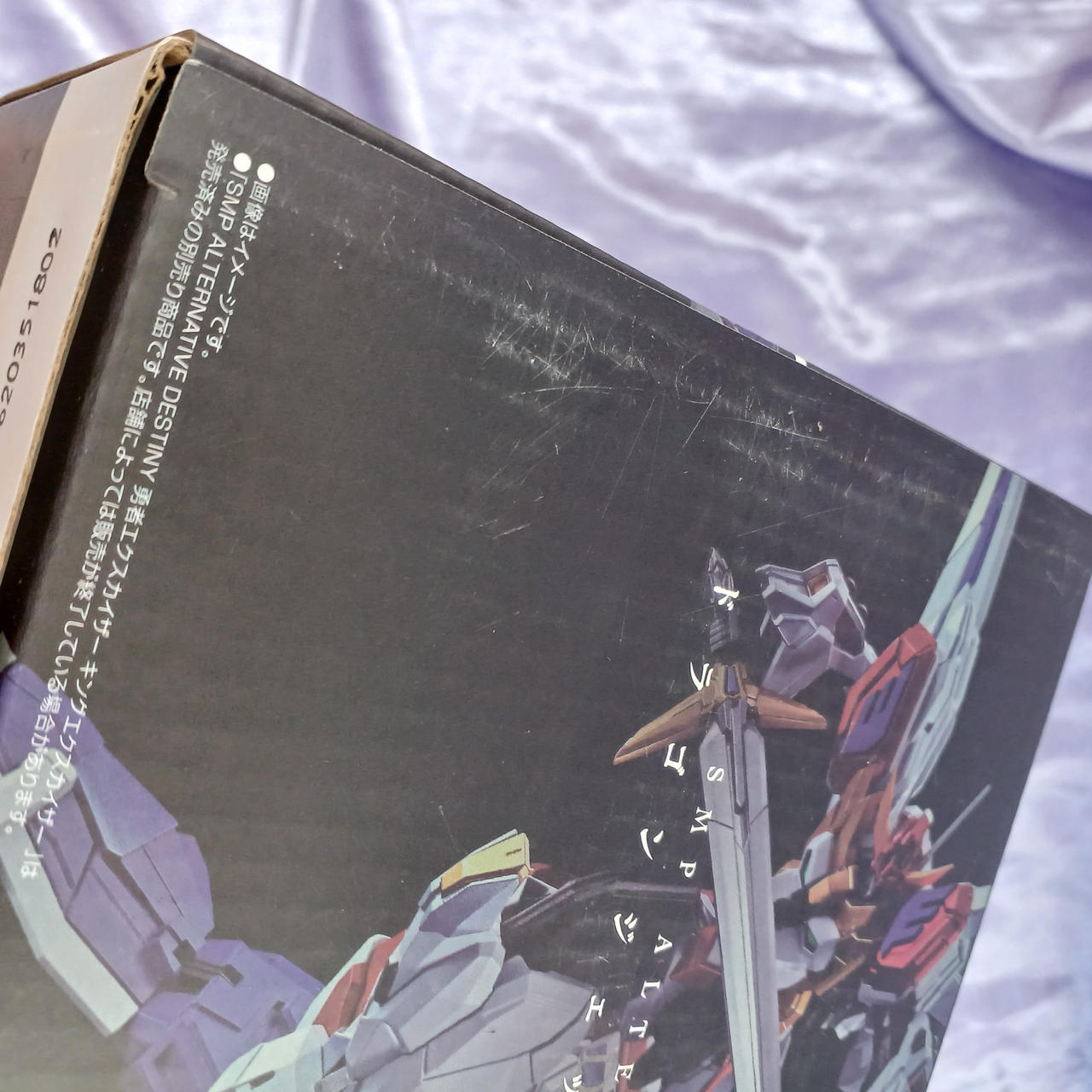スレキズあります。