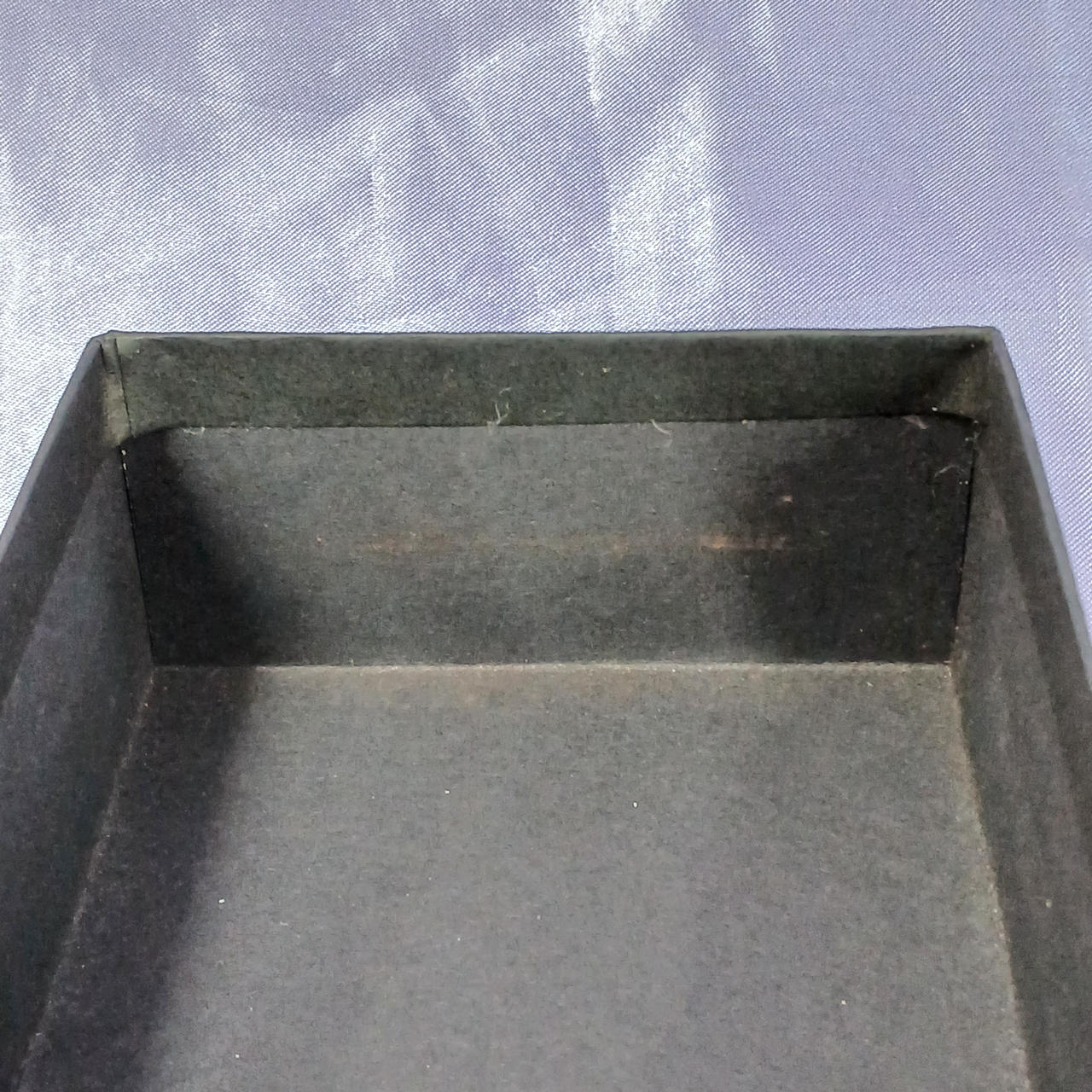 金具のサビ汚れ移りあります。
