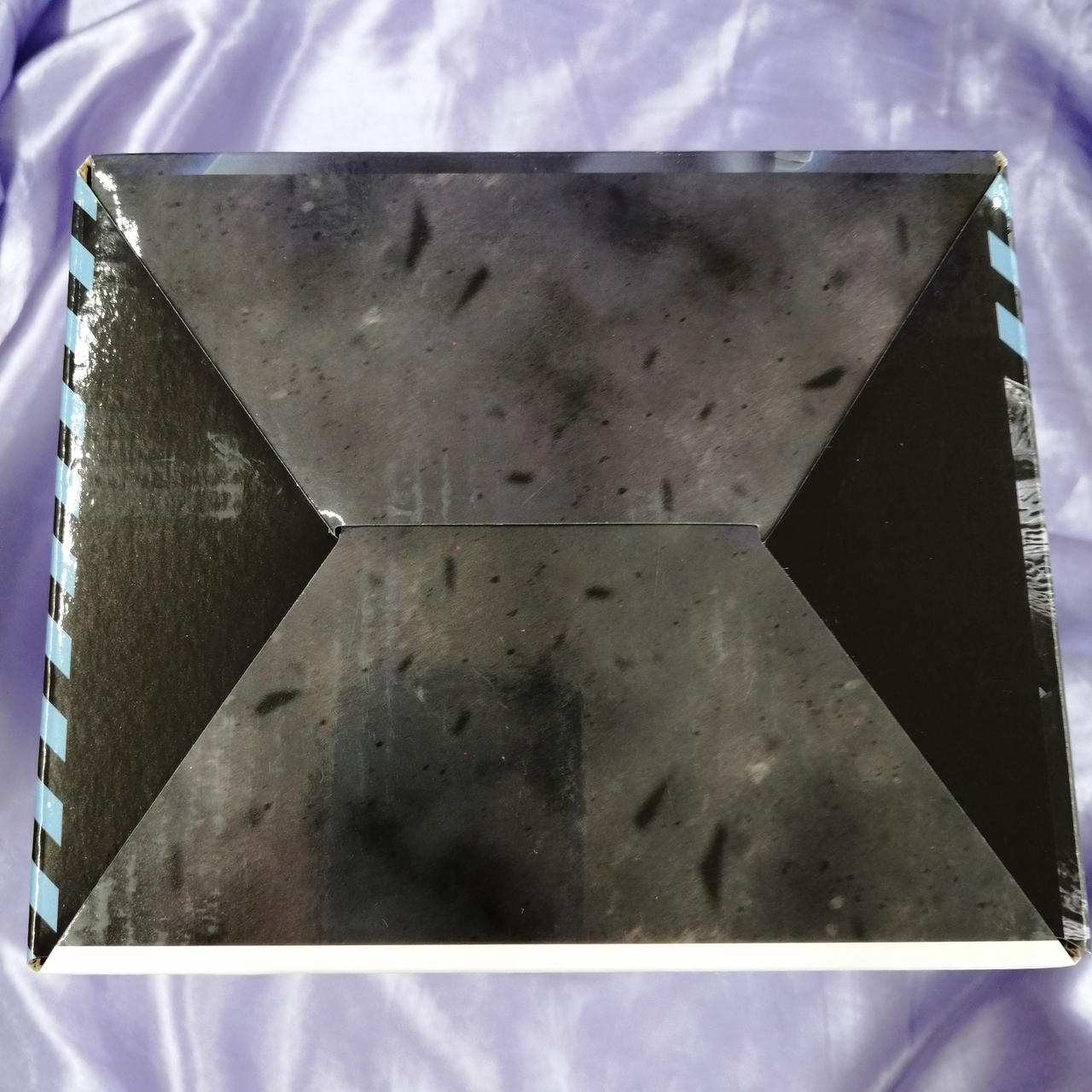 スレキズ・汚れあります。