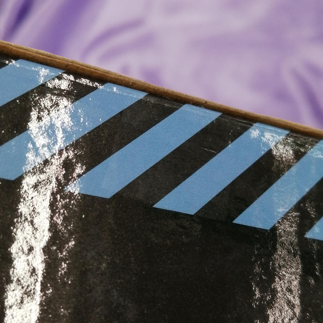 テープ跡あります。