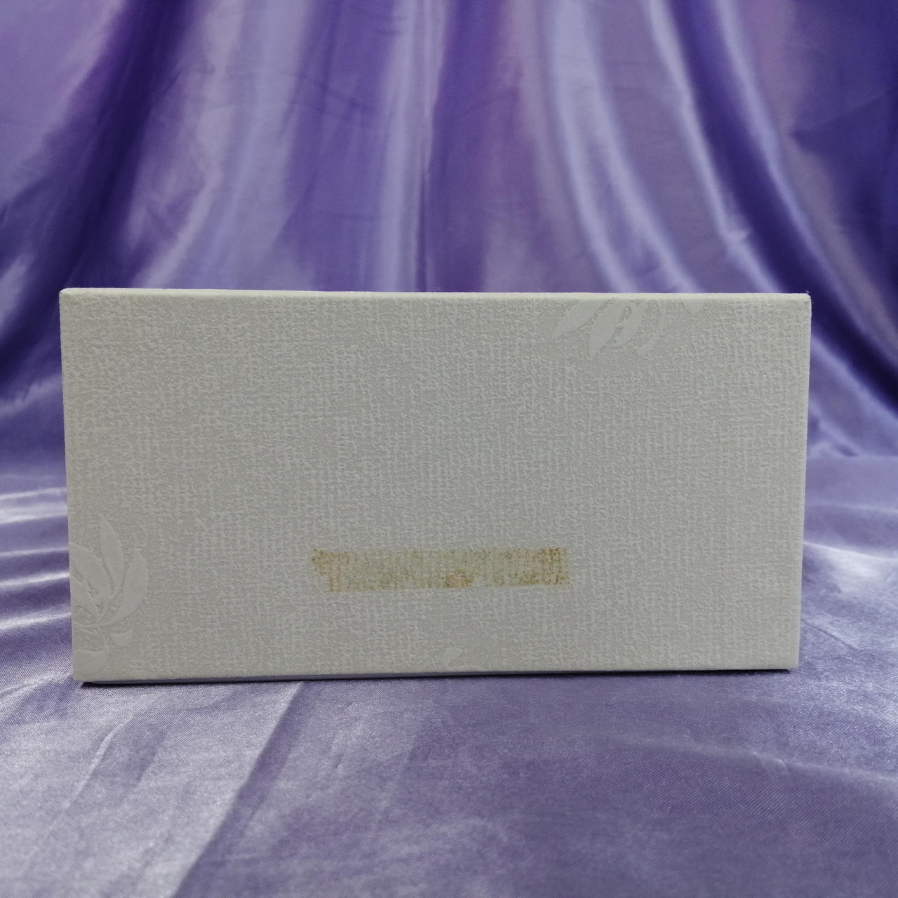 テープ跡、箱汚れあり