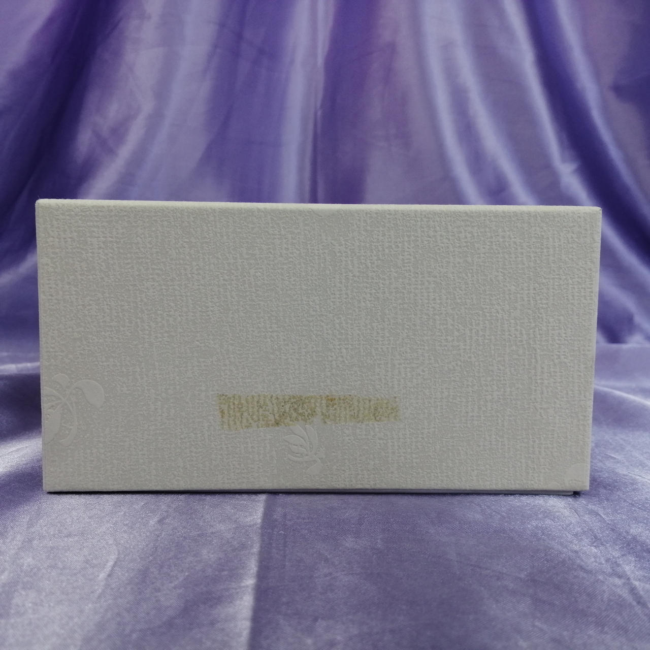 テープ跡、箱汚れあり