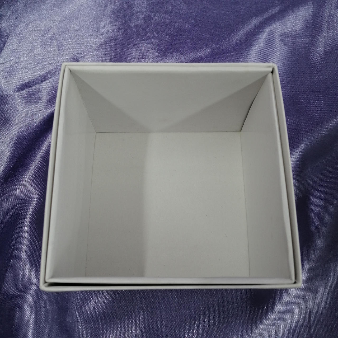 箱内部汚れあり