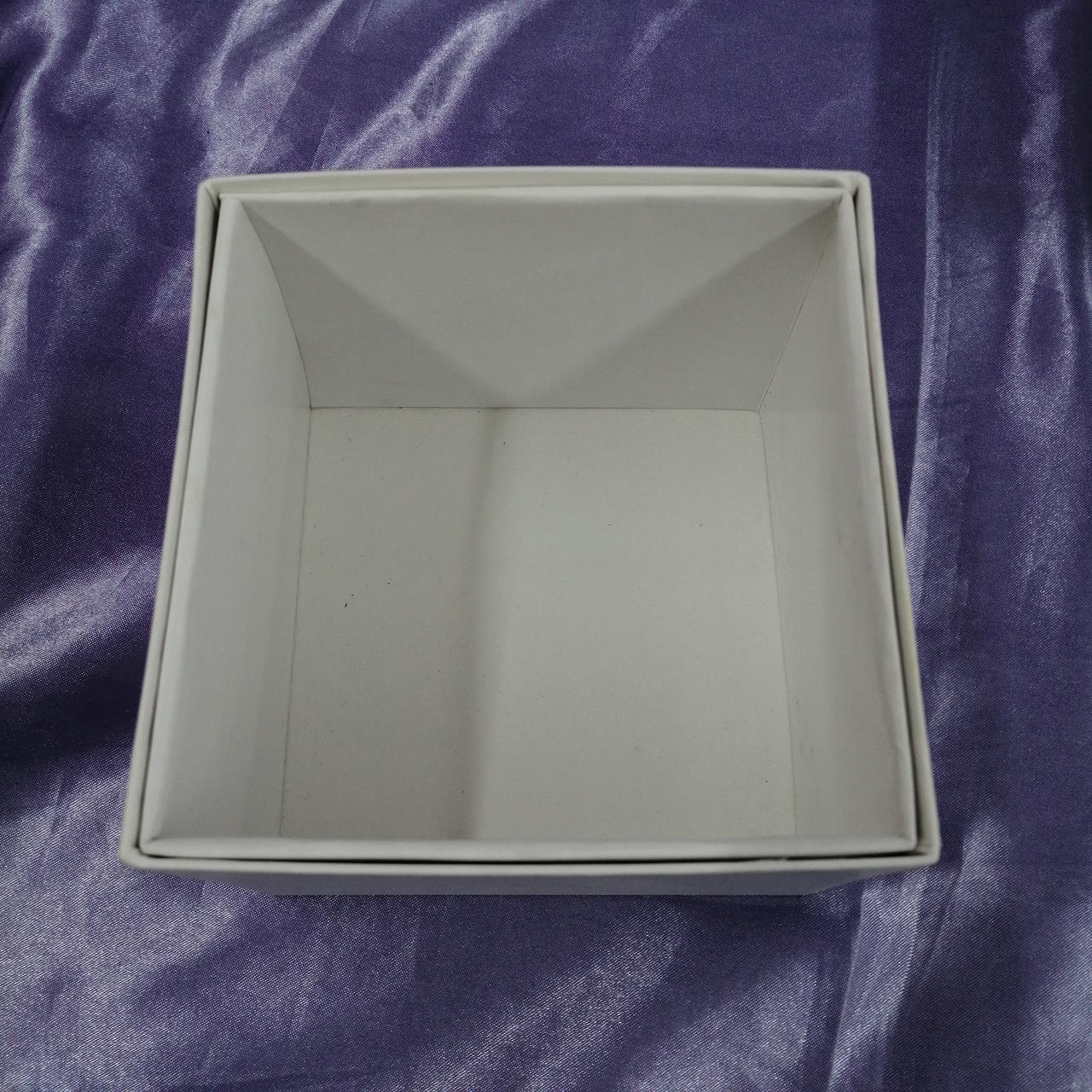 箱内部汚れあり