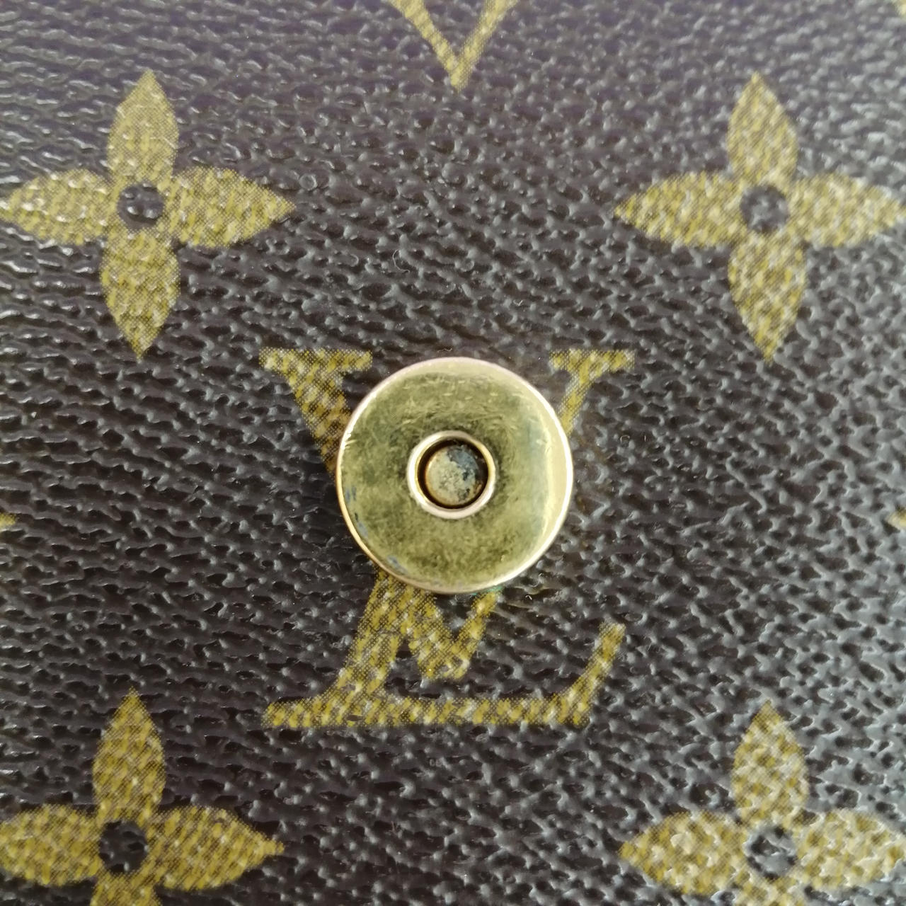 スレキズ・くすみあります。