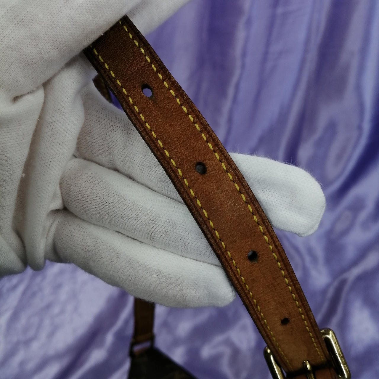 金具による変色あります。