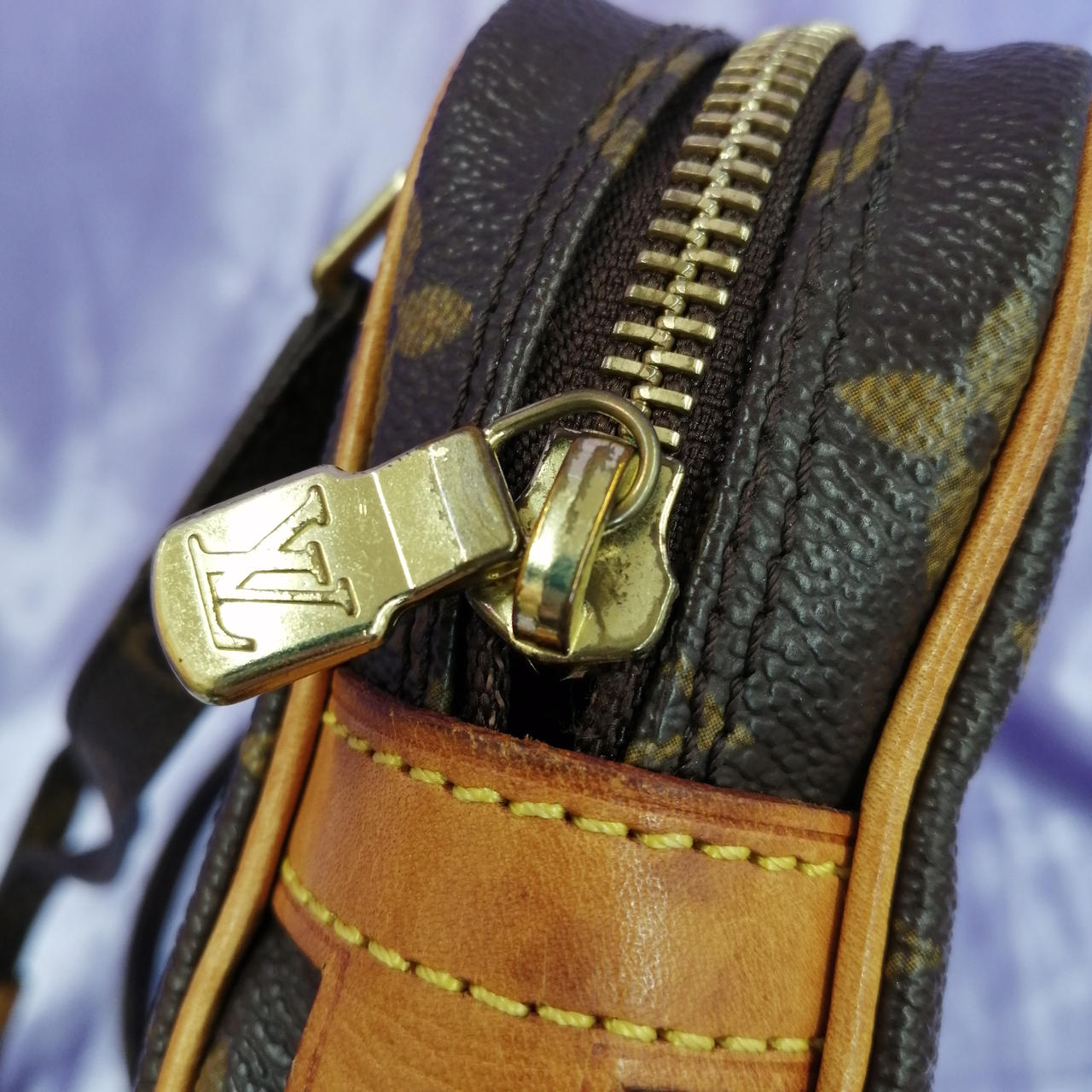 金具剥がれ・くすみ・変色あります。