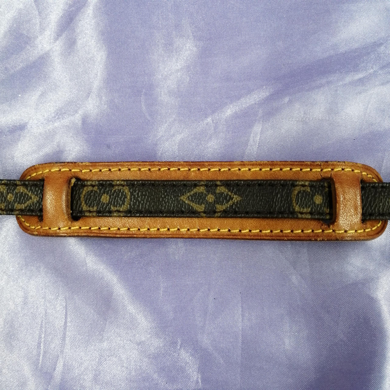 スレキズ・割れ・シミ汚れあります。