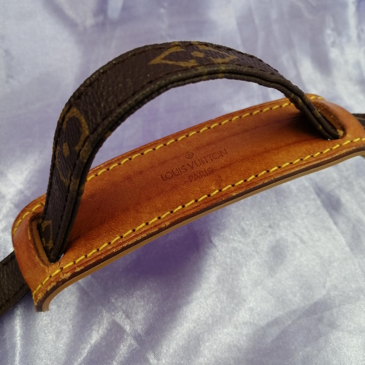 スレキズ・割れ・シミ汚れあります。