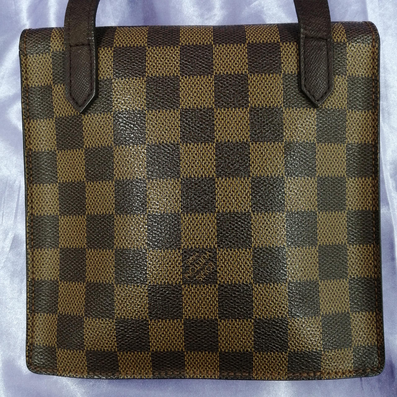 スレキズあります。