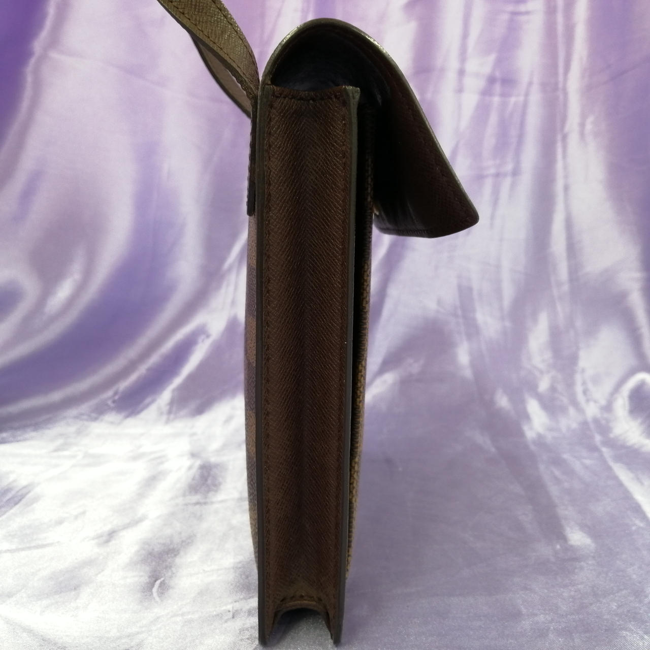 スレキズあります。