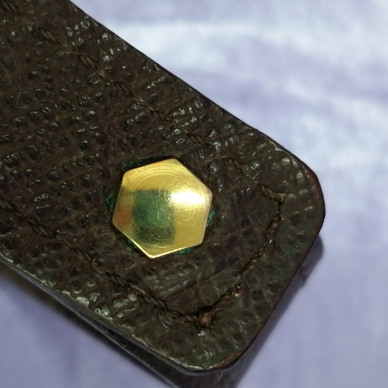 金具周り青い汚れあります。