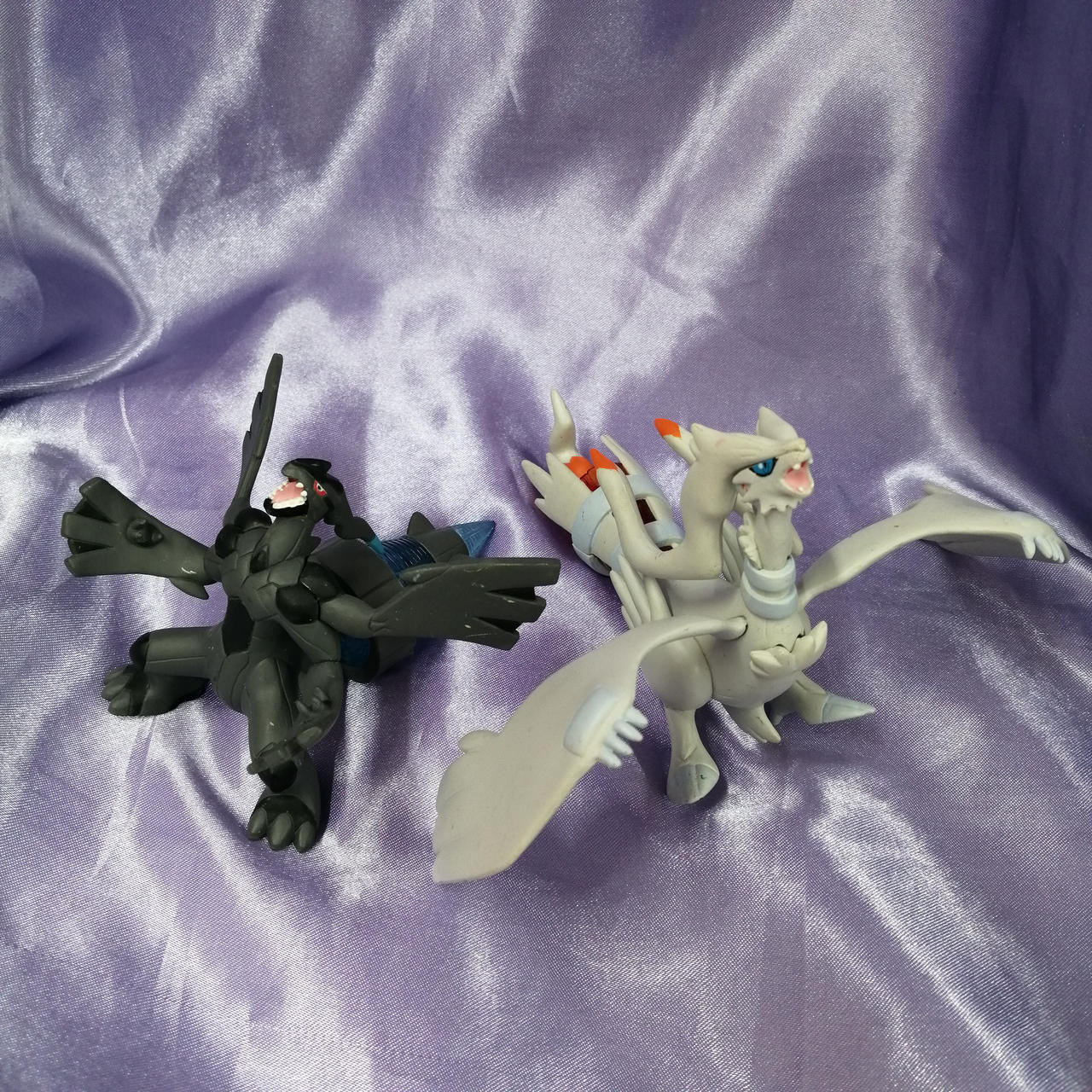 全体的にキズ・汚れあります。