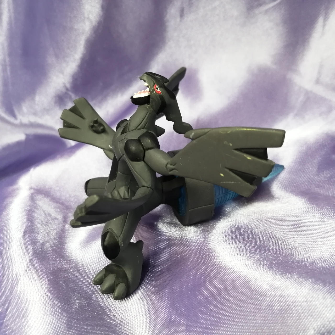 台座なし、自立しません。