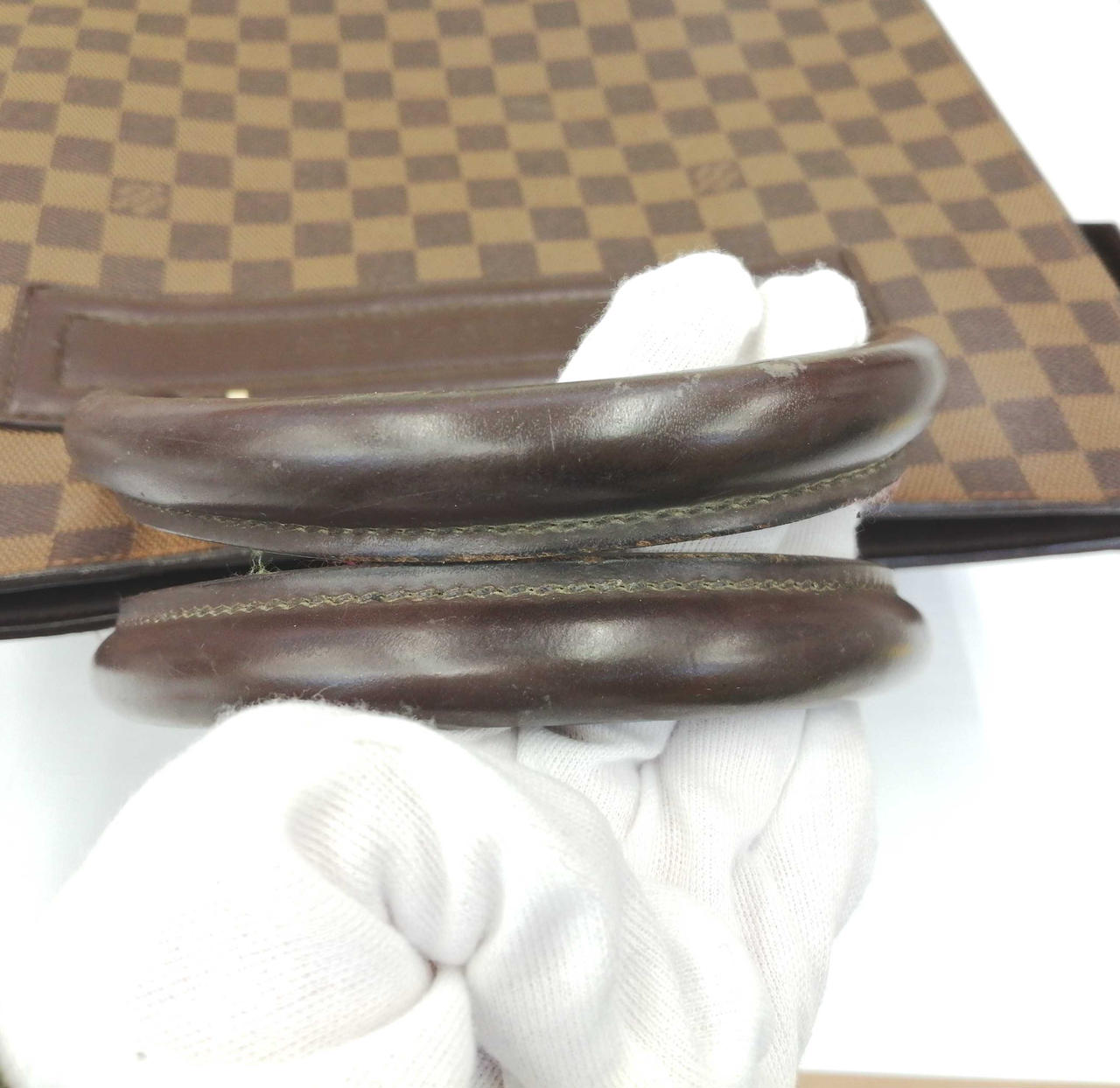 持ち手にキズ汚れ有り。