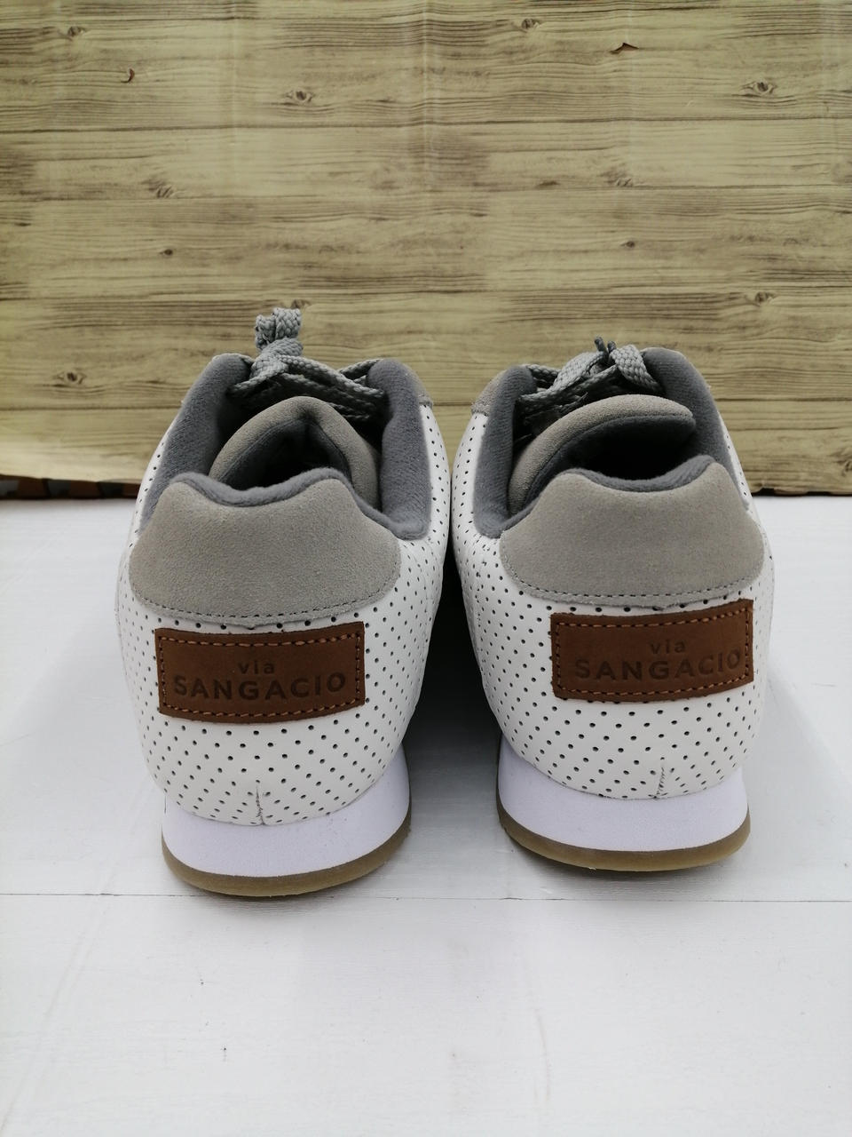 via SANGACIO にゅ～ずMOMBRANDALISED にゅ×BRANDALISED バンクシー 限定コラボ スニーカー