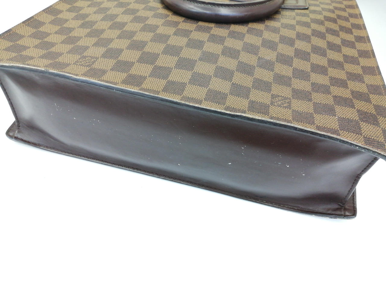 白い汚れ有り。