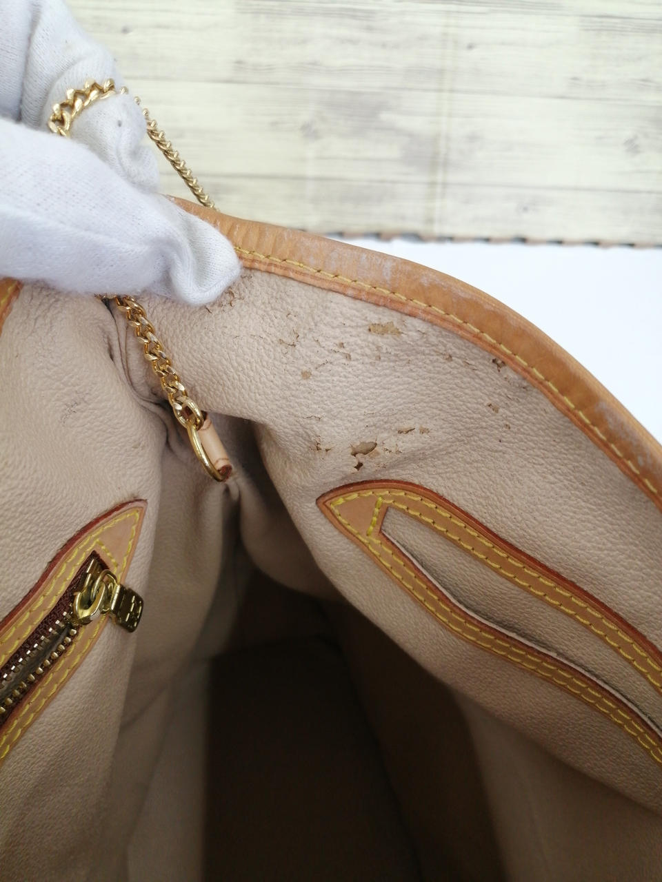 内側に破け有り