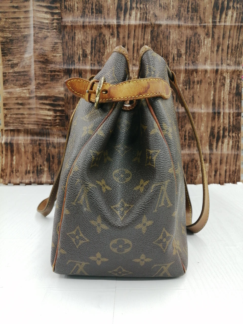 ベルト部分変色有り。