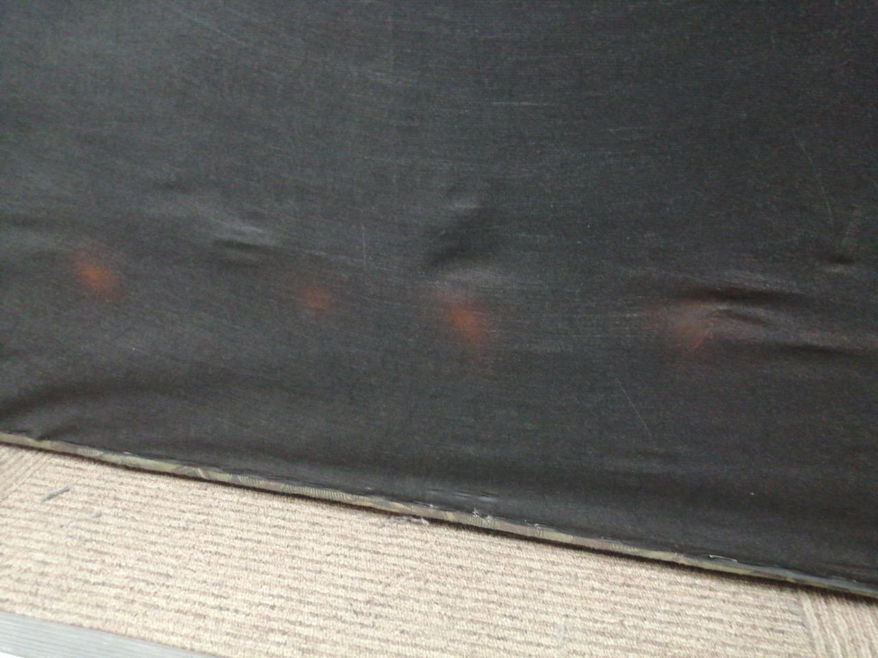 裏面その２
赤茶色の汚れ付着