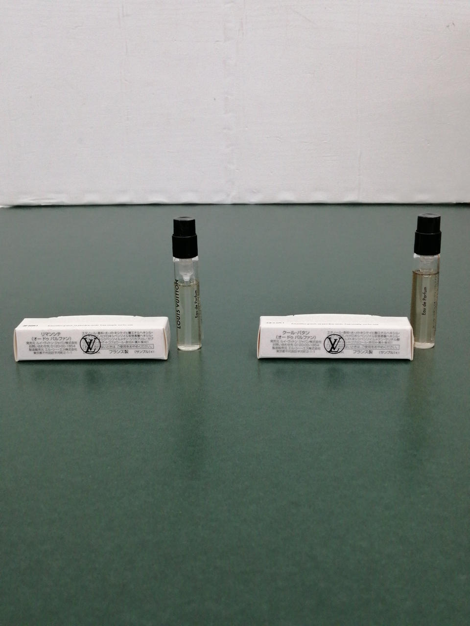 サンプル2点は開封された痕跡があります