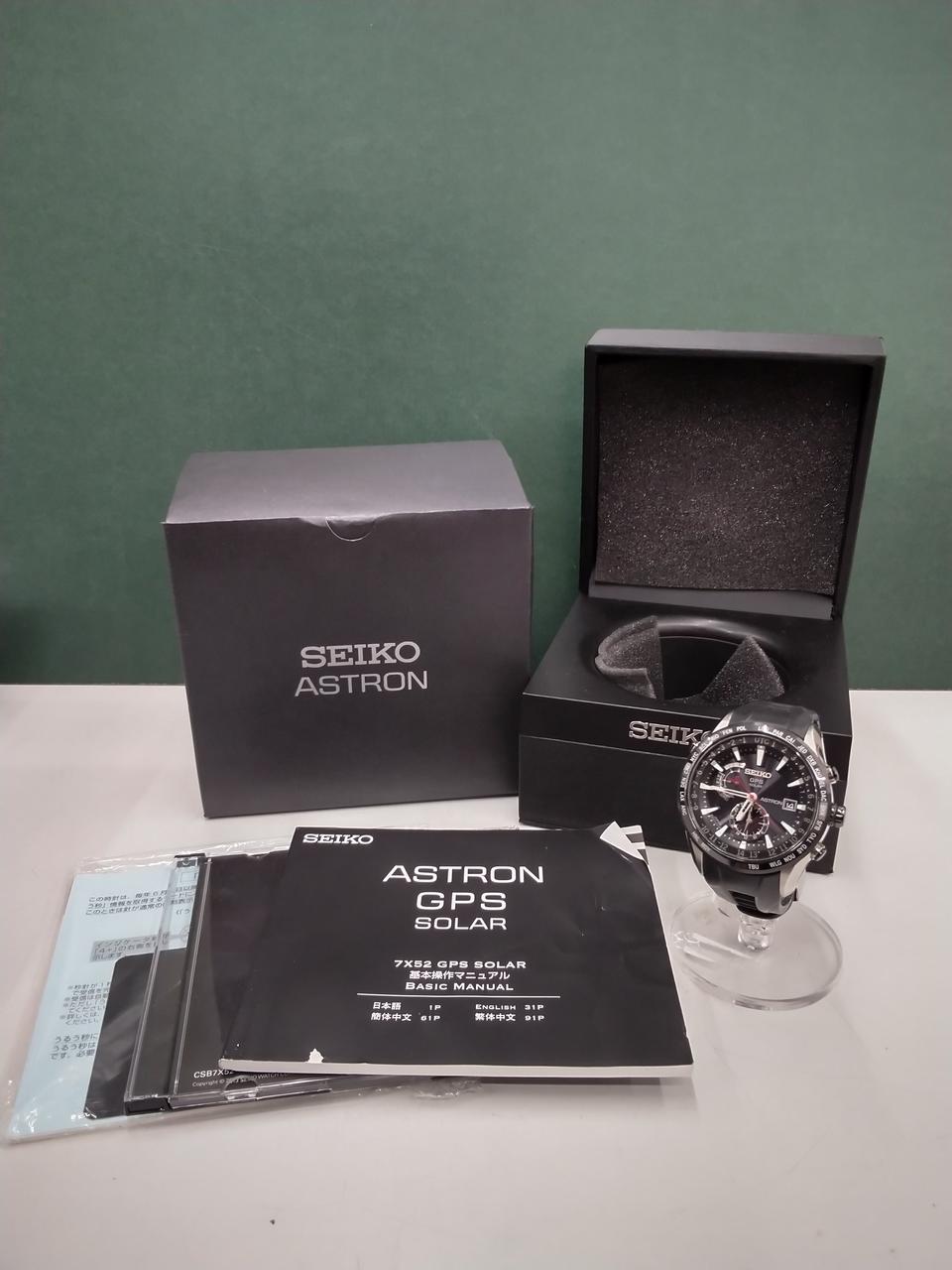 取り扱い説明書とDVDが付いてます。