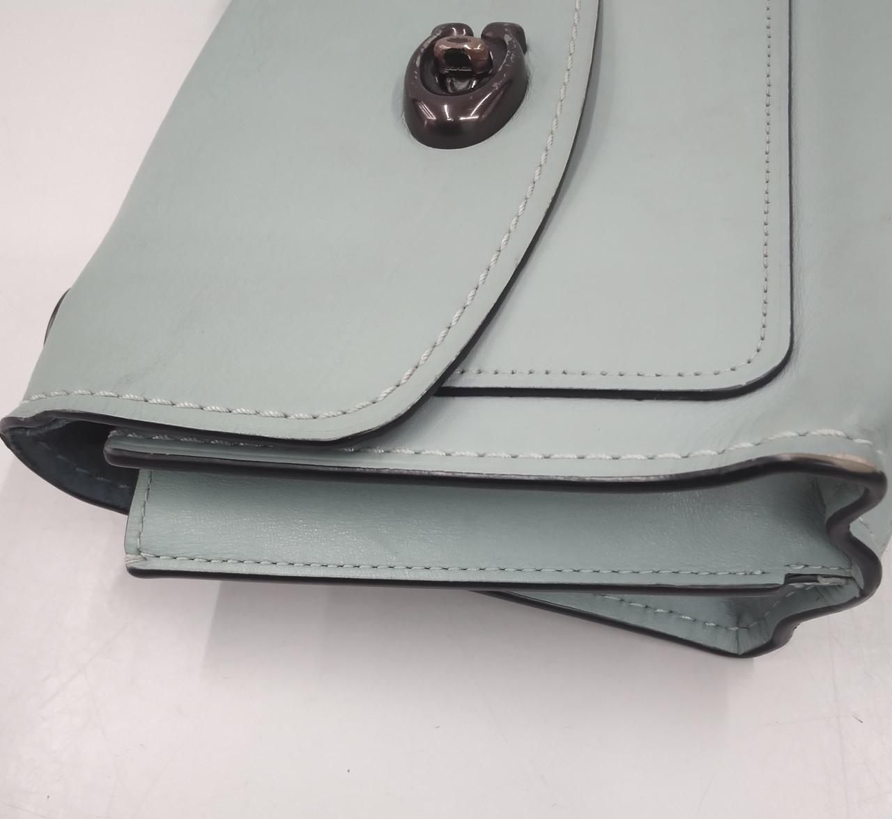 角にスレ有り。