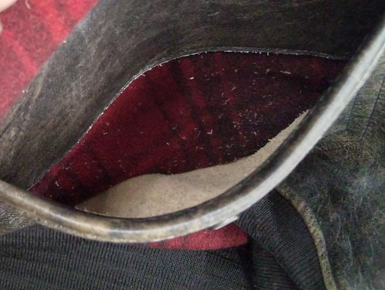 ポッケの中の毛羽立ちが多いです。