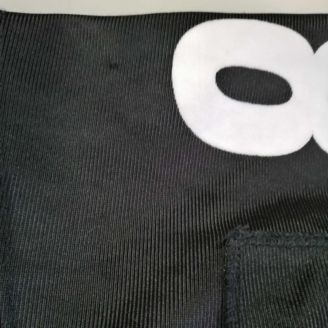 背面 左肩あたりに傷みあり