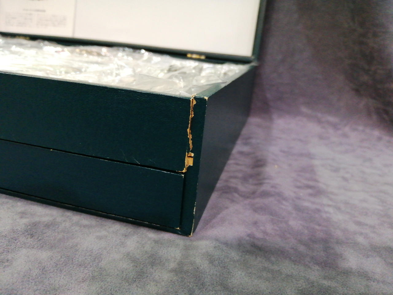 箱にダメージあり