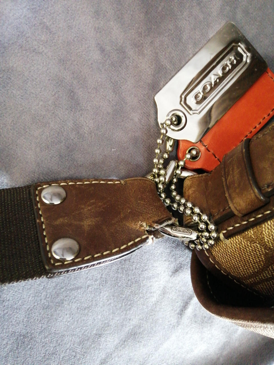 ストラップ、破れあり