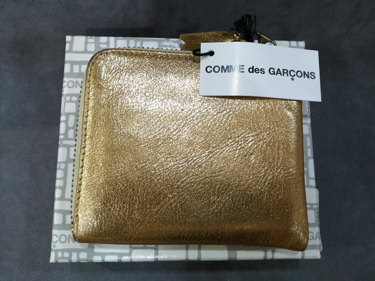 タグ付きですが、全体的に擦れ有り