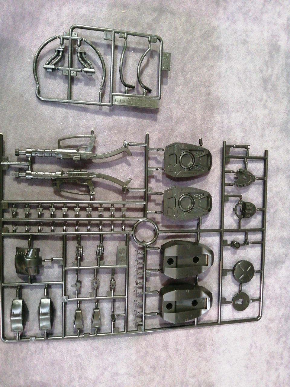 Cランナー一部外枠が切り取られています